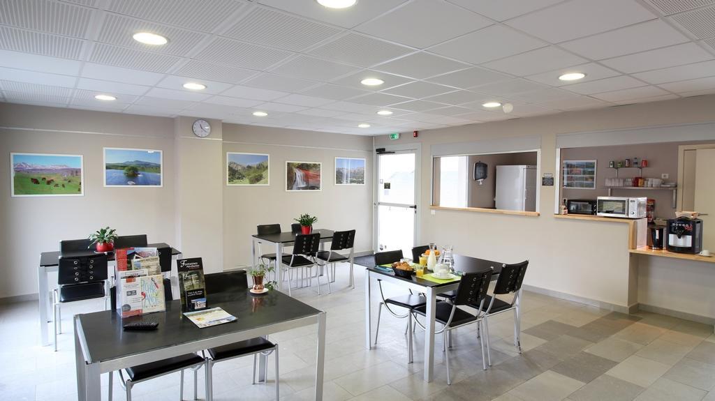 Aux Balcons Du Sancy Aparthotel Picherande Exterior photo