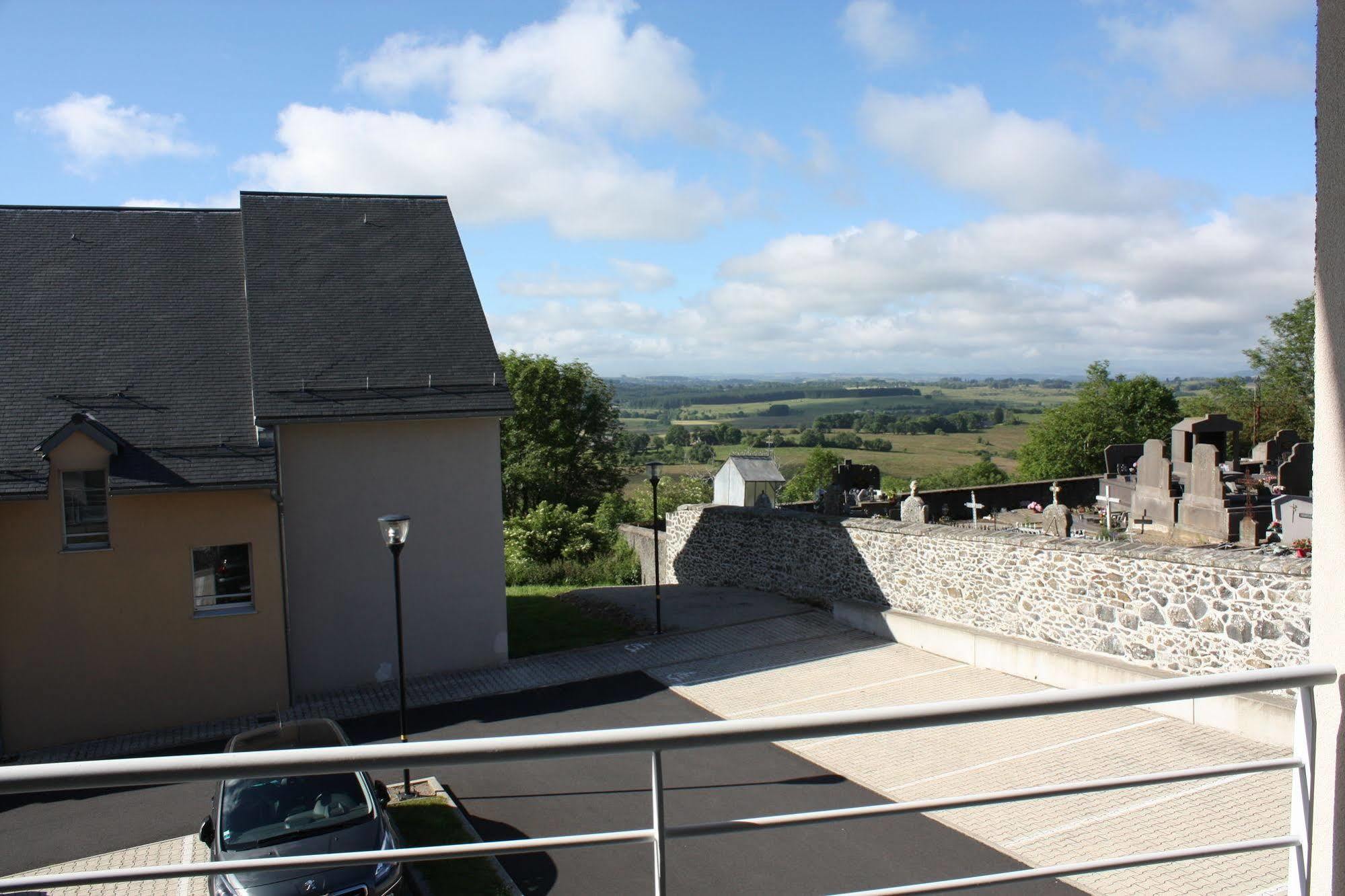 Aux Balcons Du Sancy Aparthotel Picherande Exterior photo